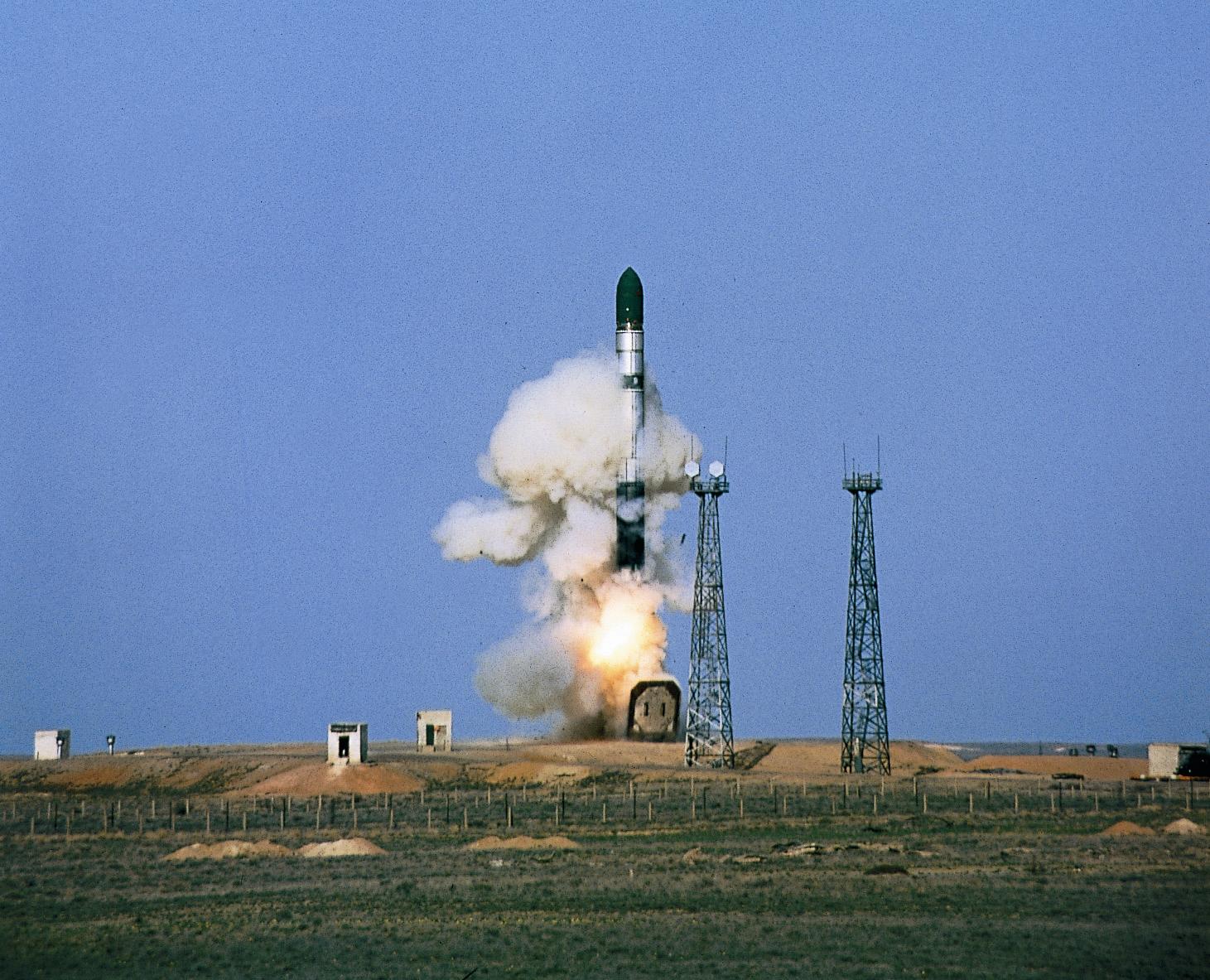  صاروخ "فويفودا" (ساتانا)  4b10e877d206a
